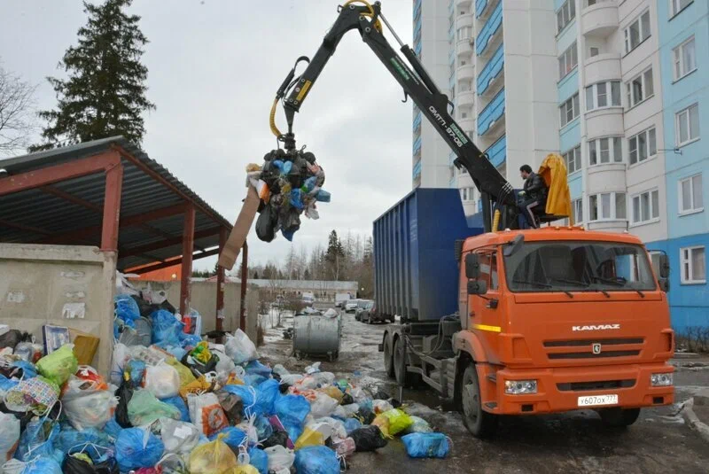Вывоз бытового мусора в Москве с погрузкой в октябре