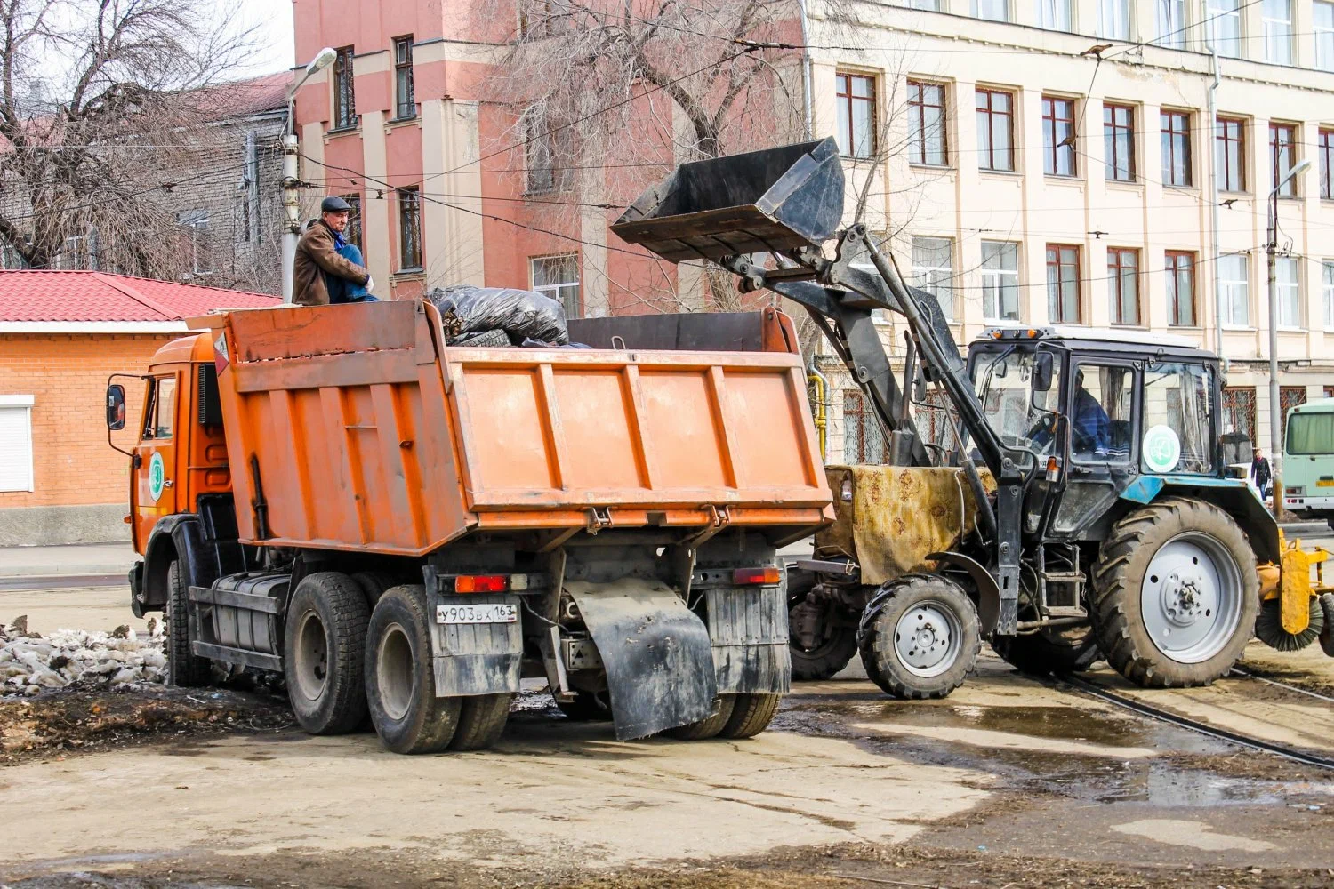 Вывоз мусора Камазом в Москве – аренда и заказ Камаза 10 тонн от 2485 руб. в ПроМусор