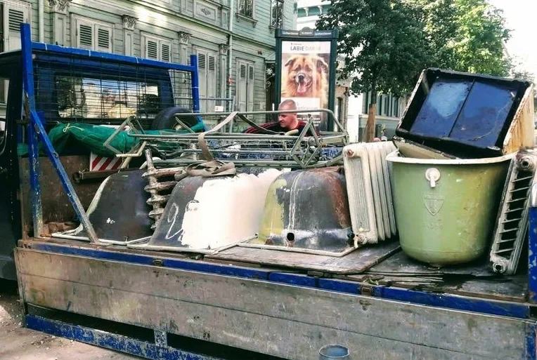 Вывоз старой сантехники в Москве от ПроМусор: быстро, недорого от 582 руб., утилизация и грузчики