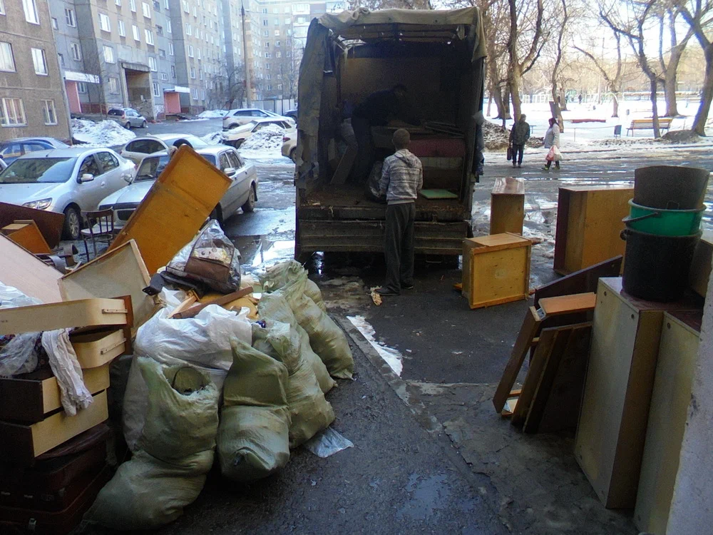 Вывоз мусора из подвала с утилизацией в Москве в октябре